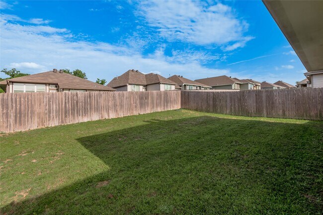 Building Photo - 133 Bates Ct