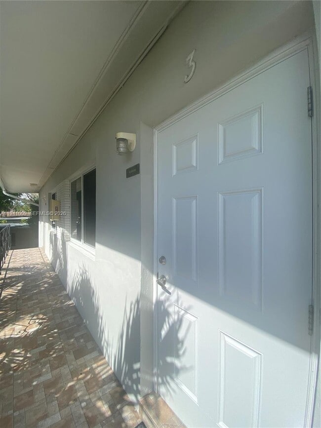 Building Photo - 930 SW 7th Ave