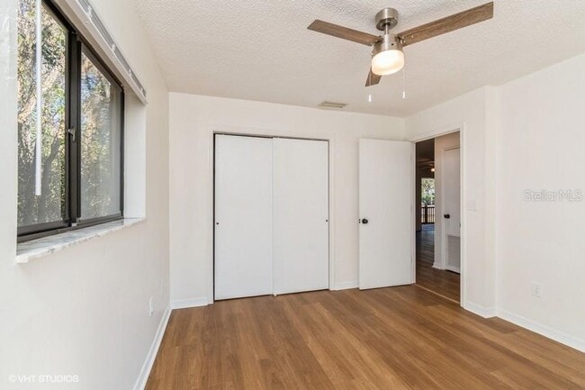 Building Photo - 2522 NW 4th Terrace