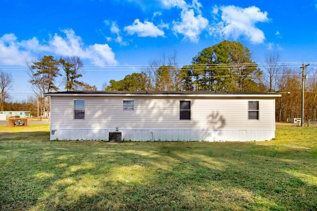 Building Photo - SPACIOUS 3 BR | 2 BA Manufactured Home in Pikeville