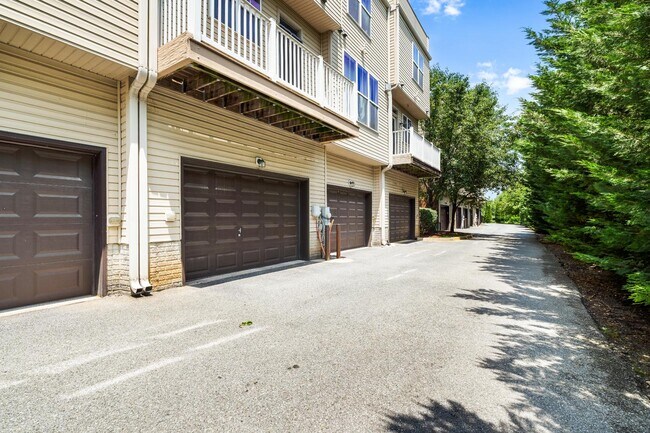 Building Photo - 1424 Trafalgar Ln