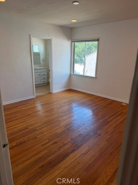 Building Photo - 1824 Oakwood Ave