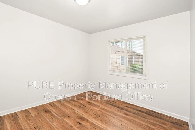 Building Photo - 6924 N Amherst St