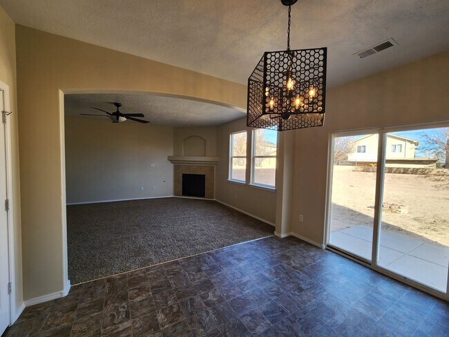 Building Photo - Amazing, Large 3 Bedroom Home in Southwest Albuquerque. Refrigerated Air, 2 Car Garage