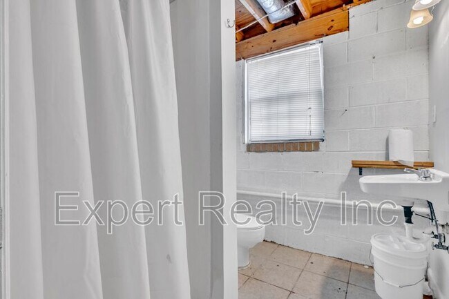 Building Photo - 1064 Caribbean Cir