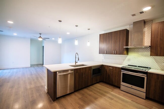 Building Photo - 2213 Poquito St