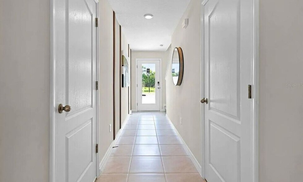 Building Photo - 528 Zinfandel Dr