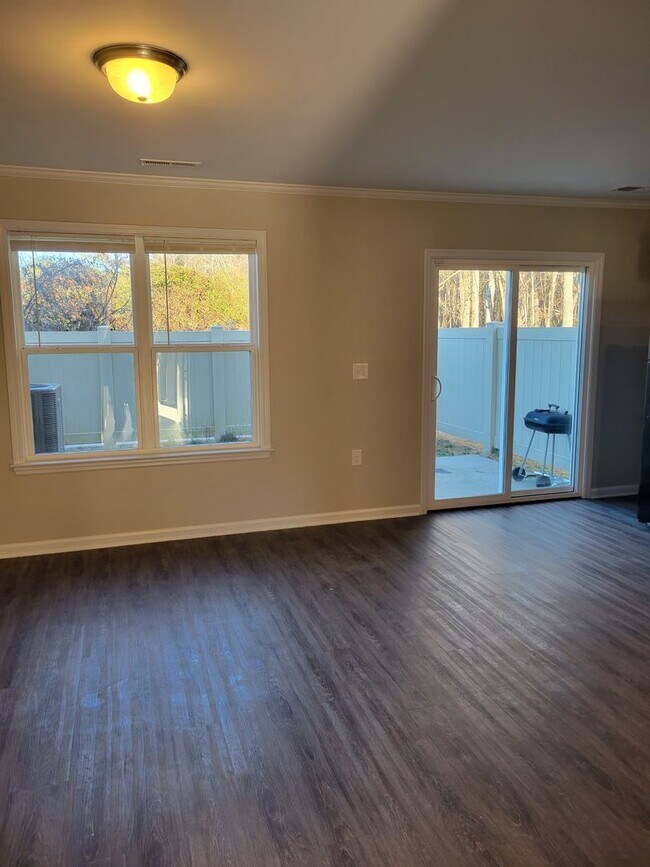 Building Photo - 247 Boyington Pl Rd