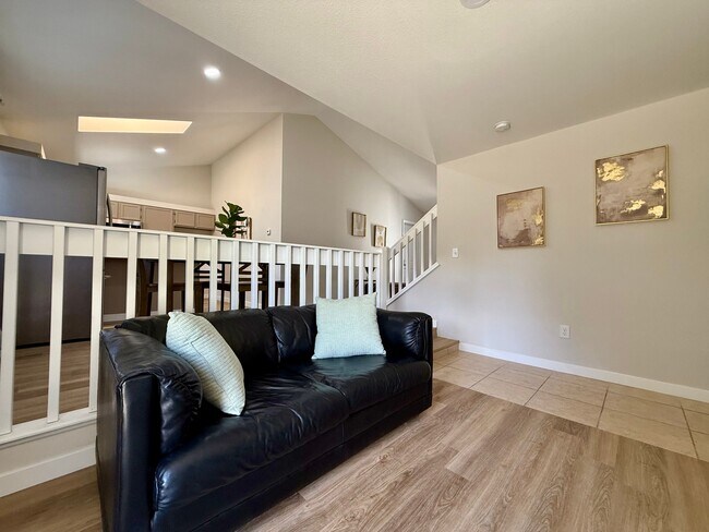 Building Photo - 411 Ruby Dr