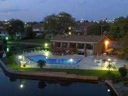 Building Photo - 3000 Bayside Dr
