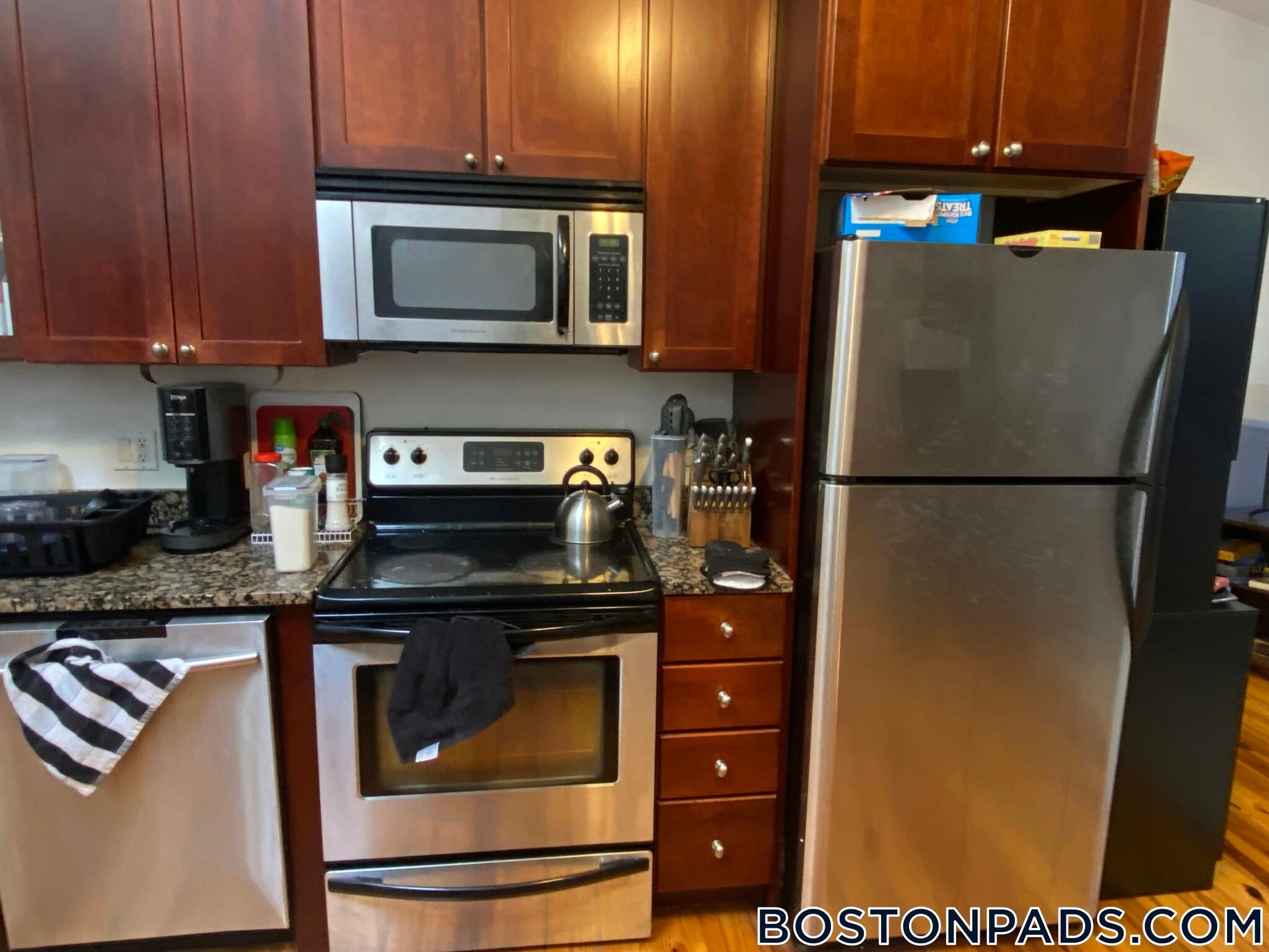 Building Photo - 600 Columbia Rd