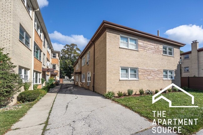 Building Photo - 5824 W Lawrence Ave