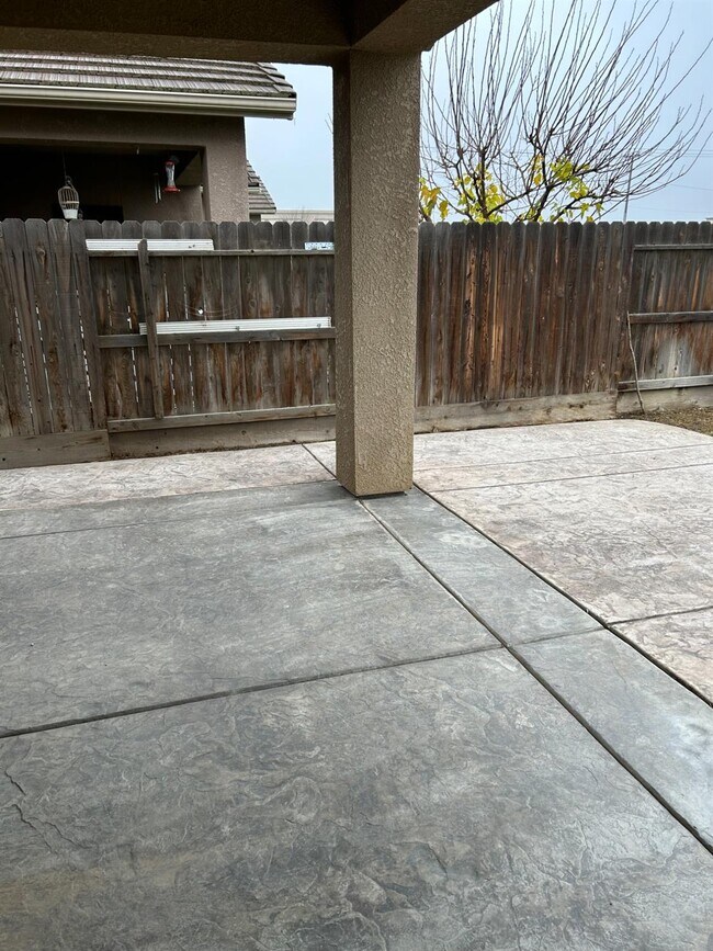 Building Photo - 2656 Cherry Tree Dr