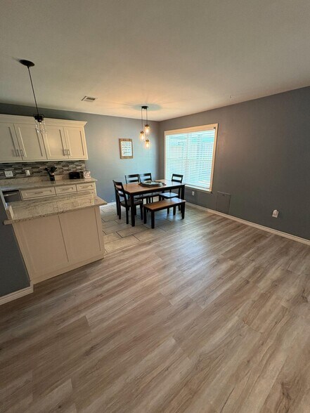 Building Photo - 1721 Caddo Dr