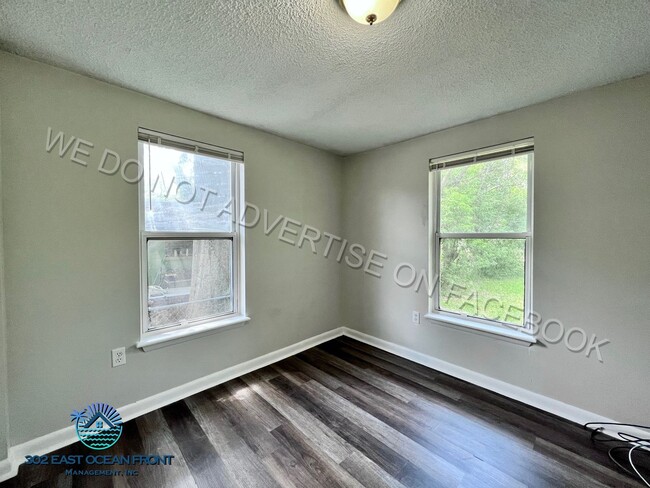 Building Photo - Adorable, fully renovated 3 bedroom / 1 ba...