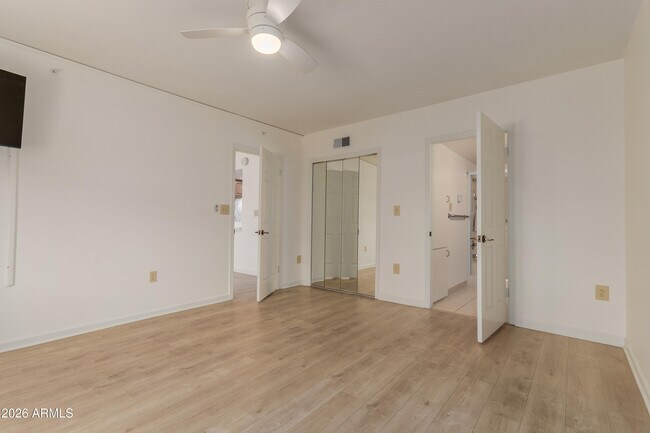 Building Photo - 10330 W Thunderbird Blvd