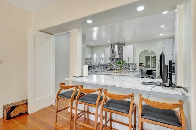 Building Photo - Luxury Bayside Living in Loma Portal with 5 bedrooms & 3 baths!