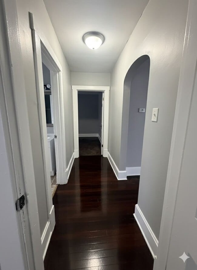 Building Photo - 1422 N Limestone