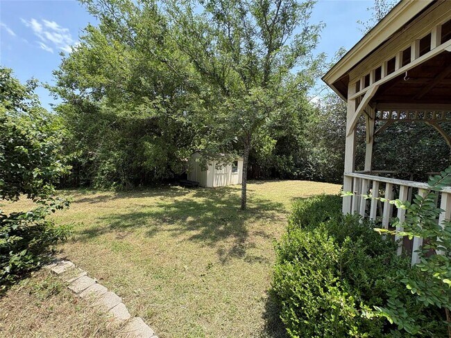 Building Photo - 1404 Cedar Park Dr