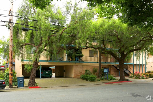 Building Photo - 1239 Oak Grove Ave