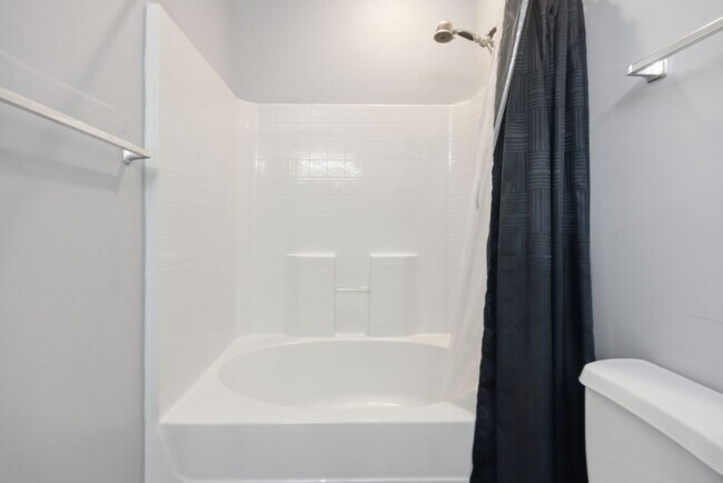 Building Photo - 3-Bedroom, 2Bath Condo end unit