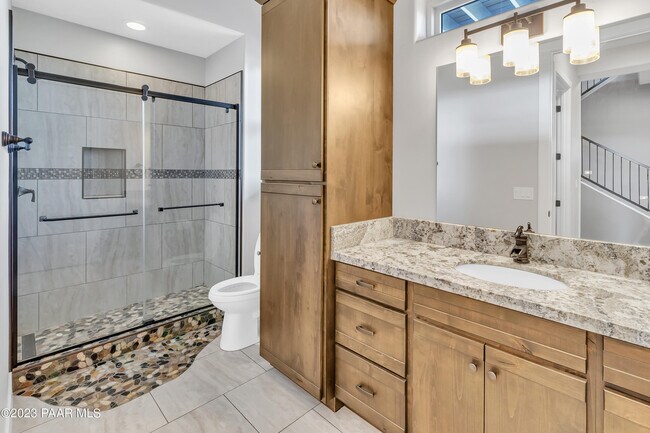 Building Photo - 1584 Majestic Way