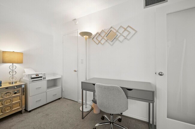 Building Photo - 1444 SE 15th Ct