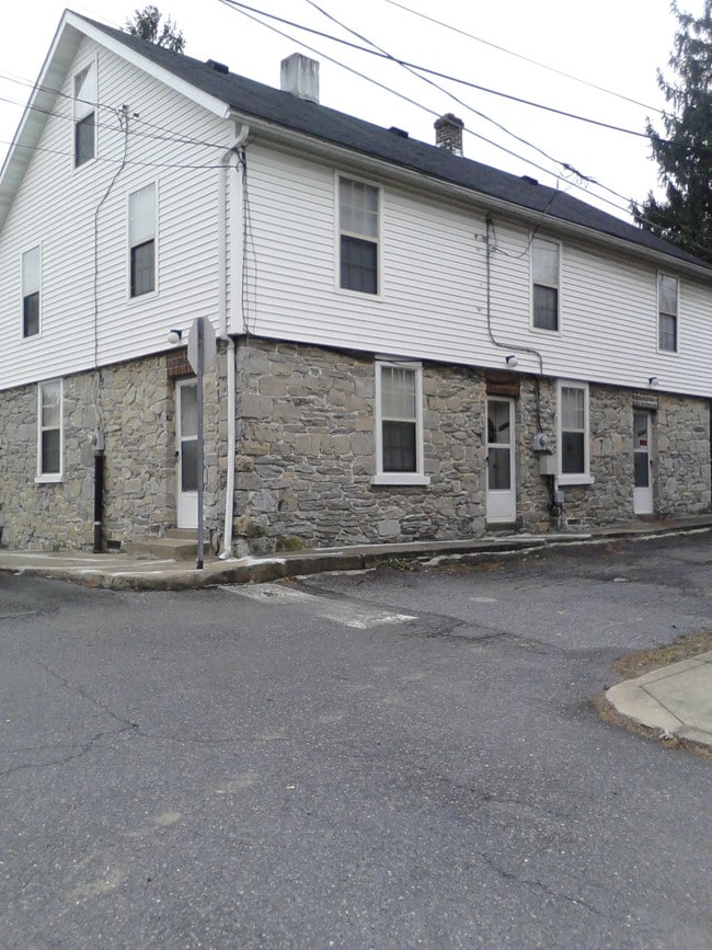 Left side entrance 3 town homes in a row - 528 Pearl St