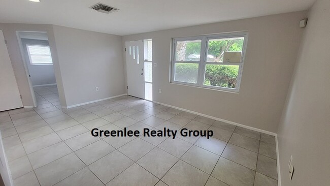 Building Photo - Updated - 3 Bed/2 Bath House with Garage