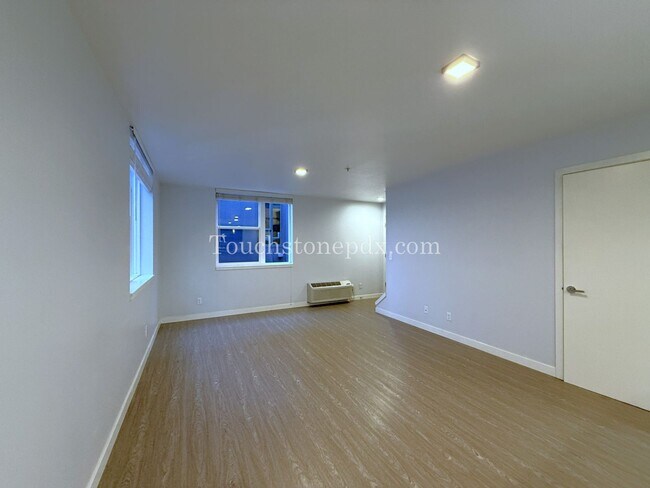 Building Photo - 2nd MONTH RENT FREE! 2 Bedroom, 1.5 Bathroom Apartment