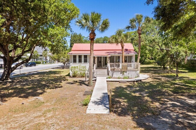 Building Photo - Sullivans Island Historic Charmer