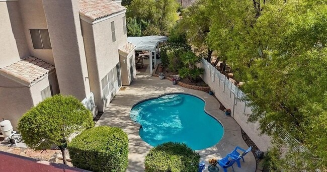 Building Photo - 2502 Cortina Ave