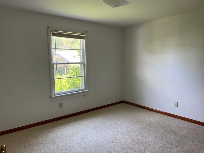 Building Photo - 3BR/2BA Available NOW- Napier Field