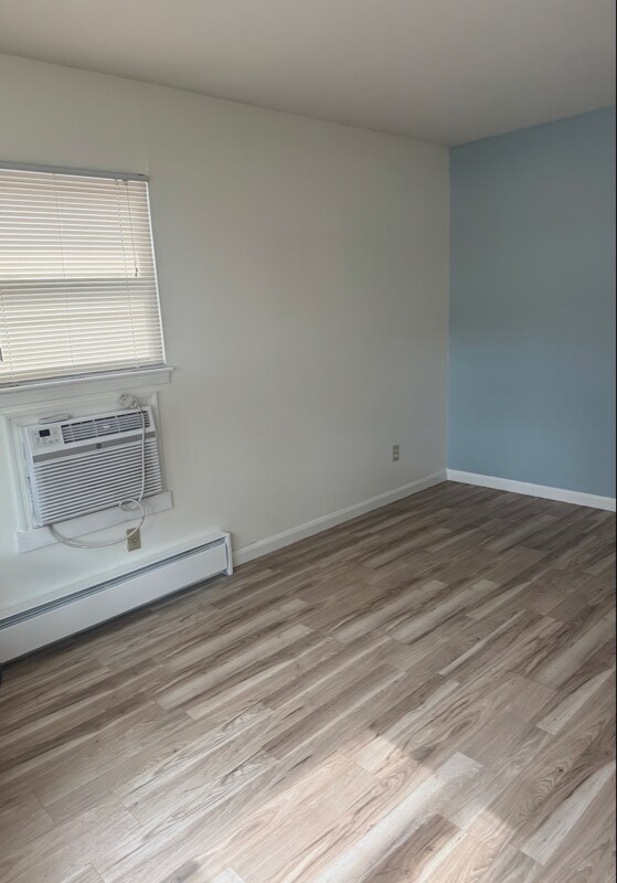 Building Photo - 2219 Oak St