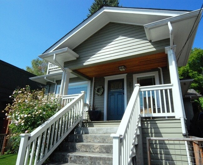 Building Photo - 3911 1st Ave NE