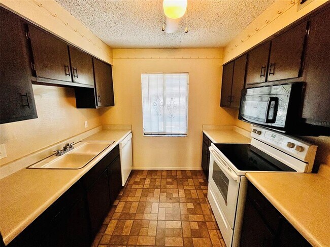 Building Photo - 7529 Pitch Pine Cir