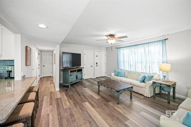 Building Photo - 979 W Lagoon Ave