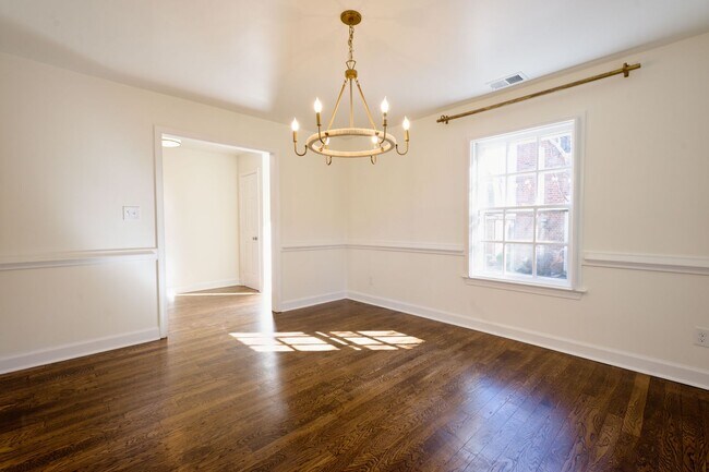 Building Photo - 420 Linkhorn Dr