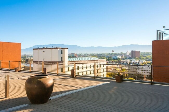 Building Photo - Eccentric 2 Bedroom 2.5 Bathroom Condo In ...