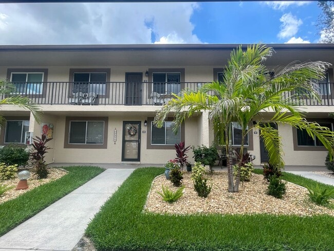 Building Photo - Cross Creek 2nd floor condo 2 bed 2 bath !!!!! Free Application!!