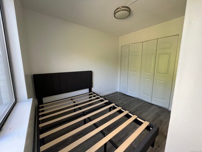 Building Photo - 155 Peddlers Dr
