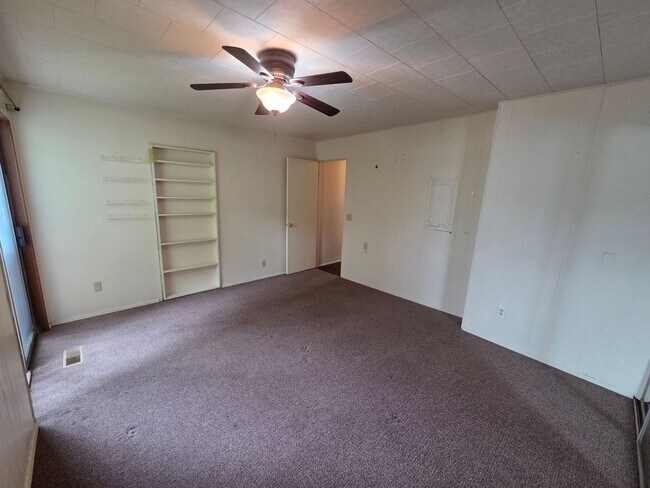 Building Photo - 1545 Colchester Dr E