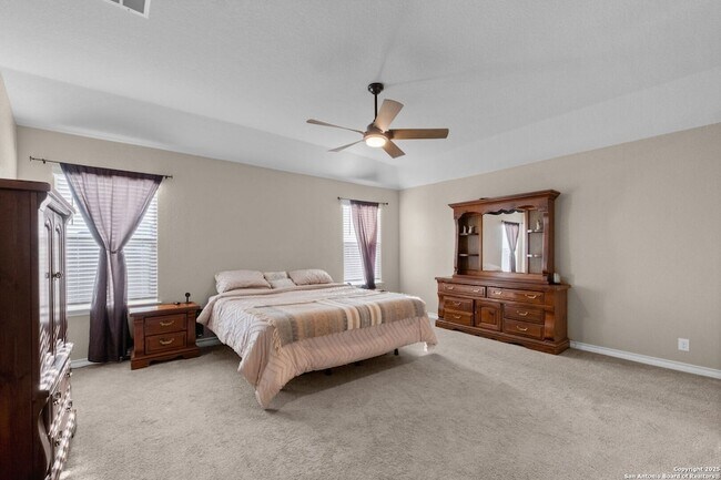 Building Photo - 511 Diamond Shls