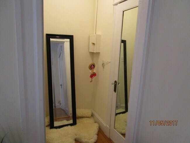 Building Photo - 116 Riverway