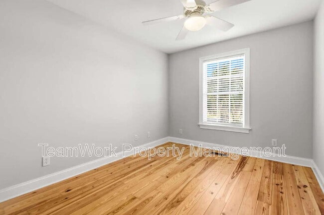 Building Photo - 1124 5th Ave