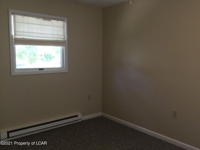 Building Photo - 457 Lake Louise Rd