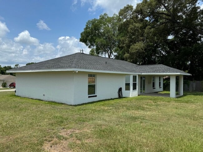 Building Photo - Beautifully Renovated Home In the Shores  3/2/2 **WON"T LAST**
