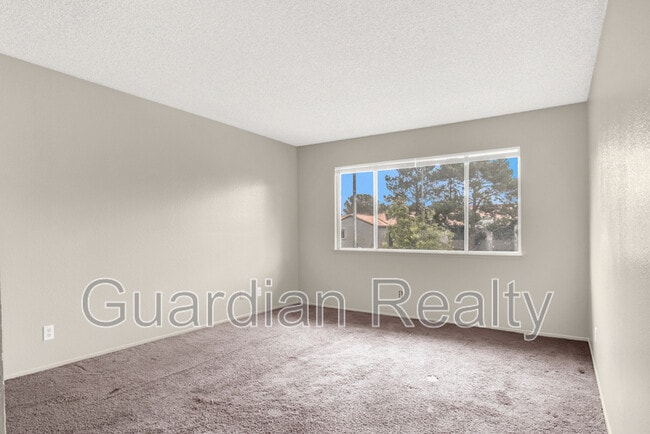 Building Photo - 2209 Tall Pine Dr