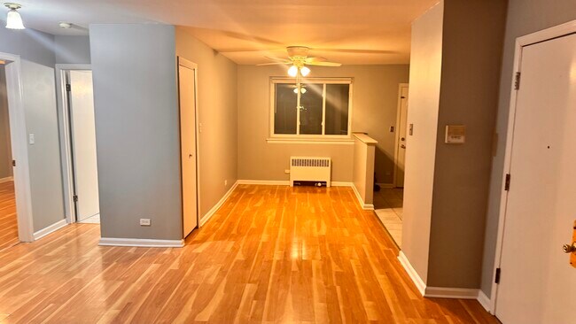 Building Photo - 2843 W Arthur Ave