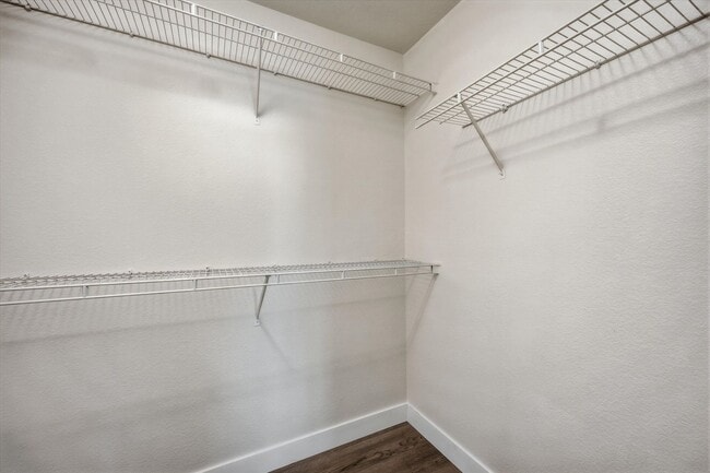 Building Photo - Nice Upgraded 2 Bedroom Condo in Gated Community - Eastern and 215